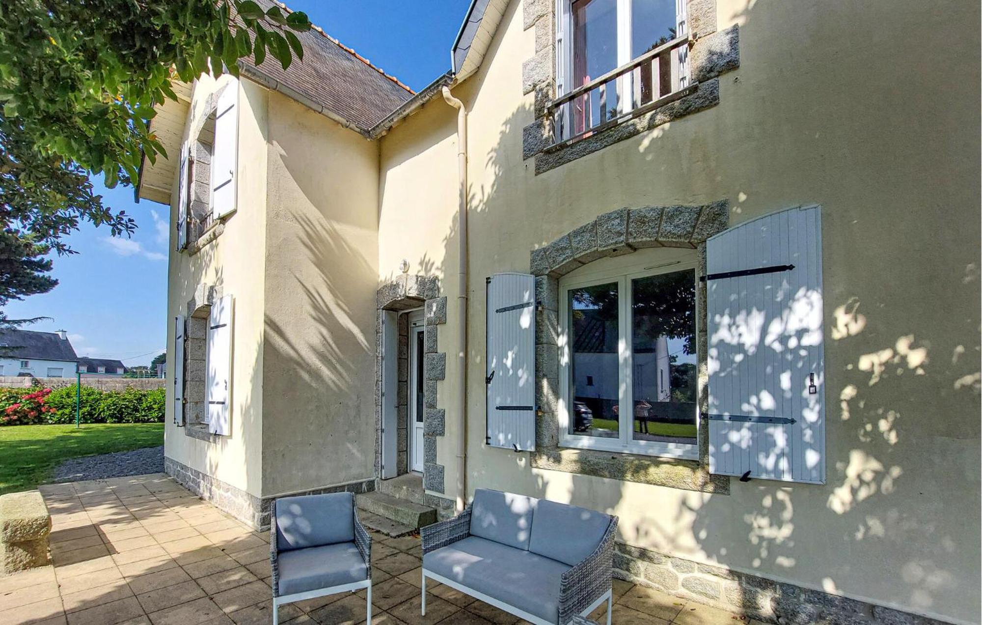 Nice Home In Pont-Aven With Kitchen Exterior photo