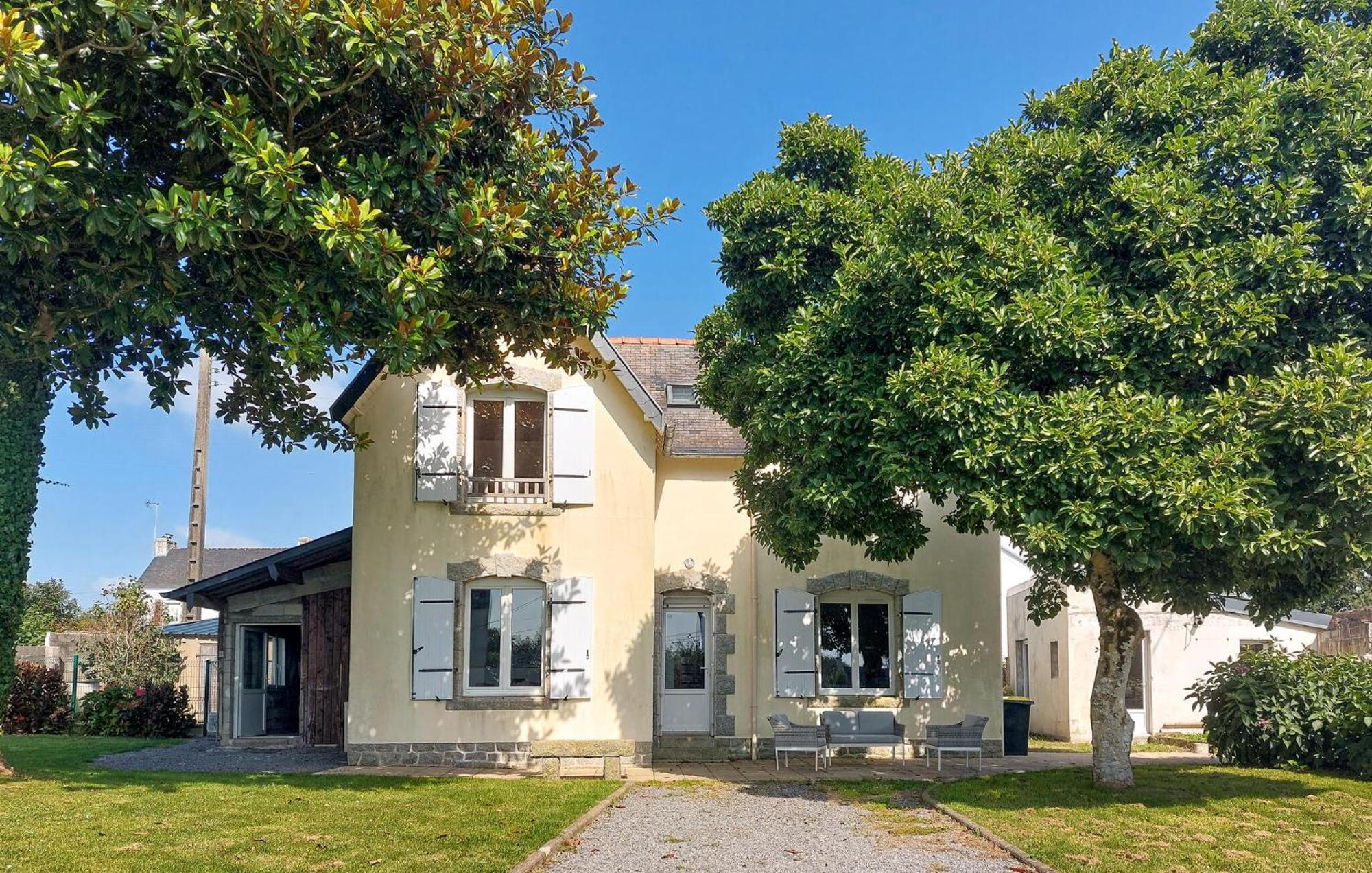 Nice Home In Pont-Aven With Kitchen Exterior photo