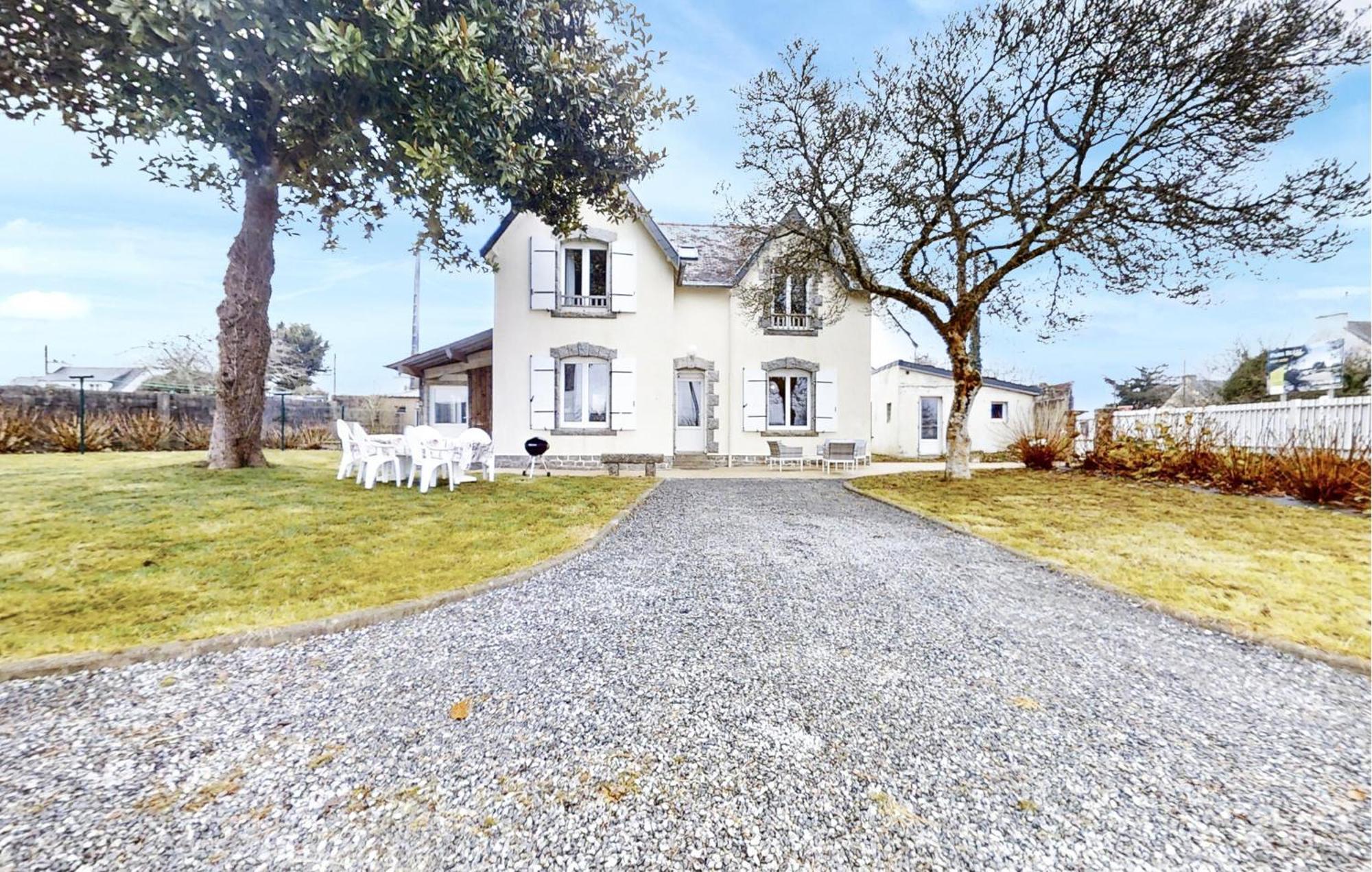 Nice Home In Pont-Aven With Kitchen Exterior photo